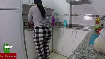 mulheres fodendo na cozinha com o amigo do seu filho