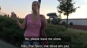 samba pprno loira dando para um desconhecido em um público